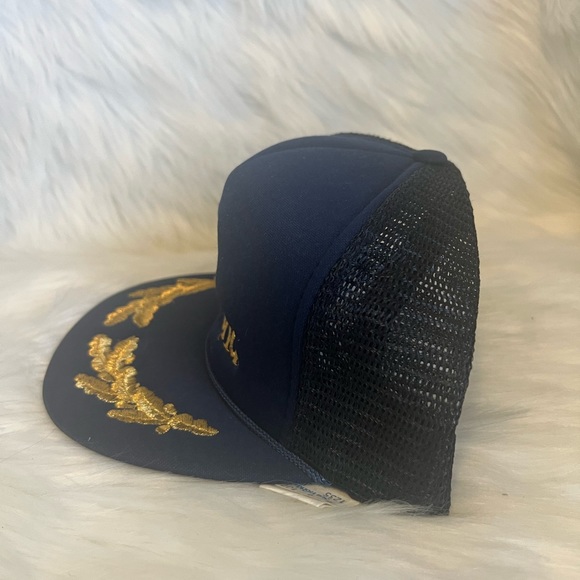 Vintage 1986 Sea World Trucker Hat Snap Back Embroidered - Picture 2 of 3